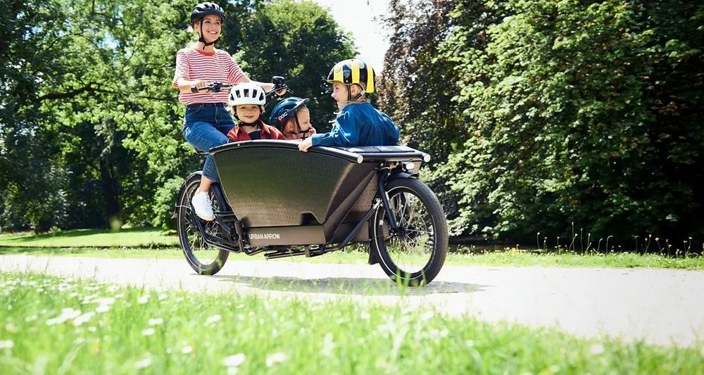 Das neue Urban Arrow Family 2023 ELastenrad Platz für 3 Kinder und 150 kg Zuladung Nimms Rad