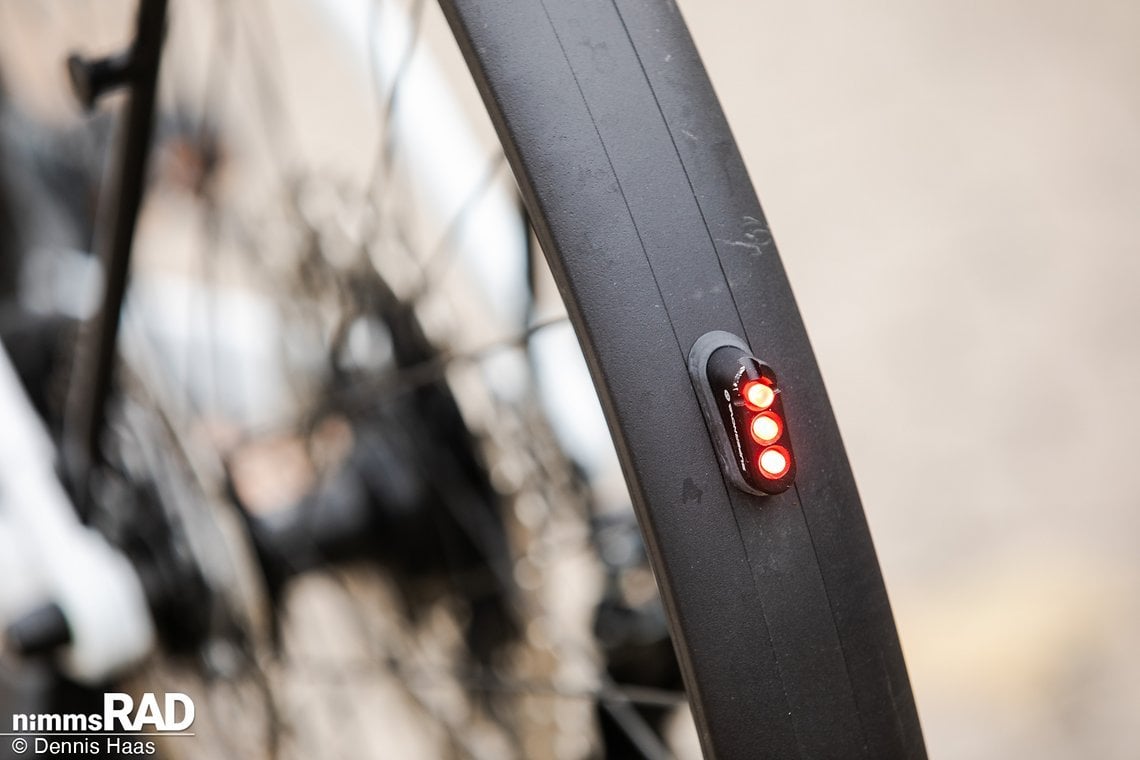 Das minimalistische, aber helle E3 Tail Light 2 von Supernova ist ordentlich in das hintere Schutzblech integriert.