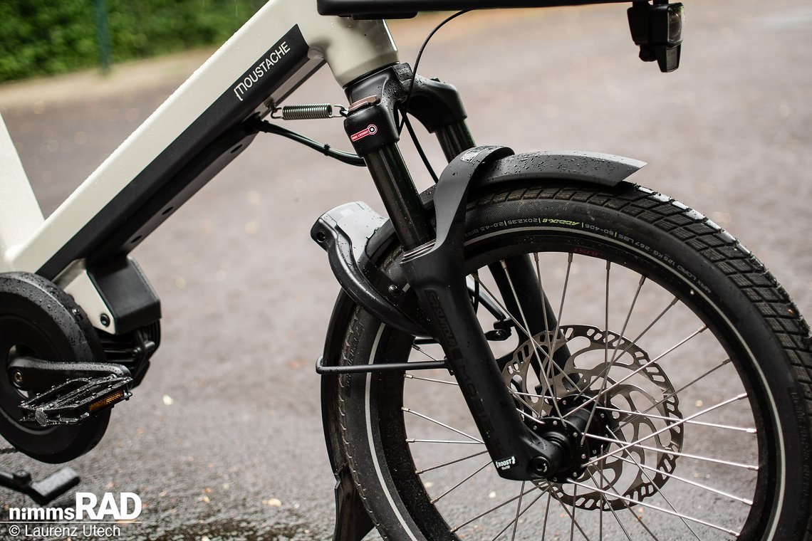 Die SR Suntour Mobie Federgabel wurde speziell für Cargobikes entwickelt und bietet 70 mm Federweg.