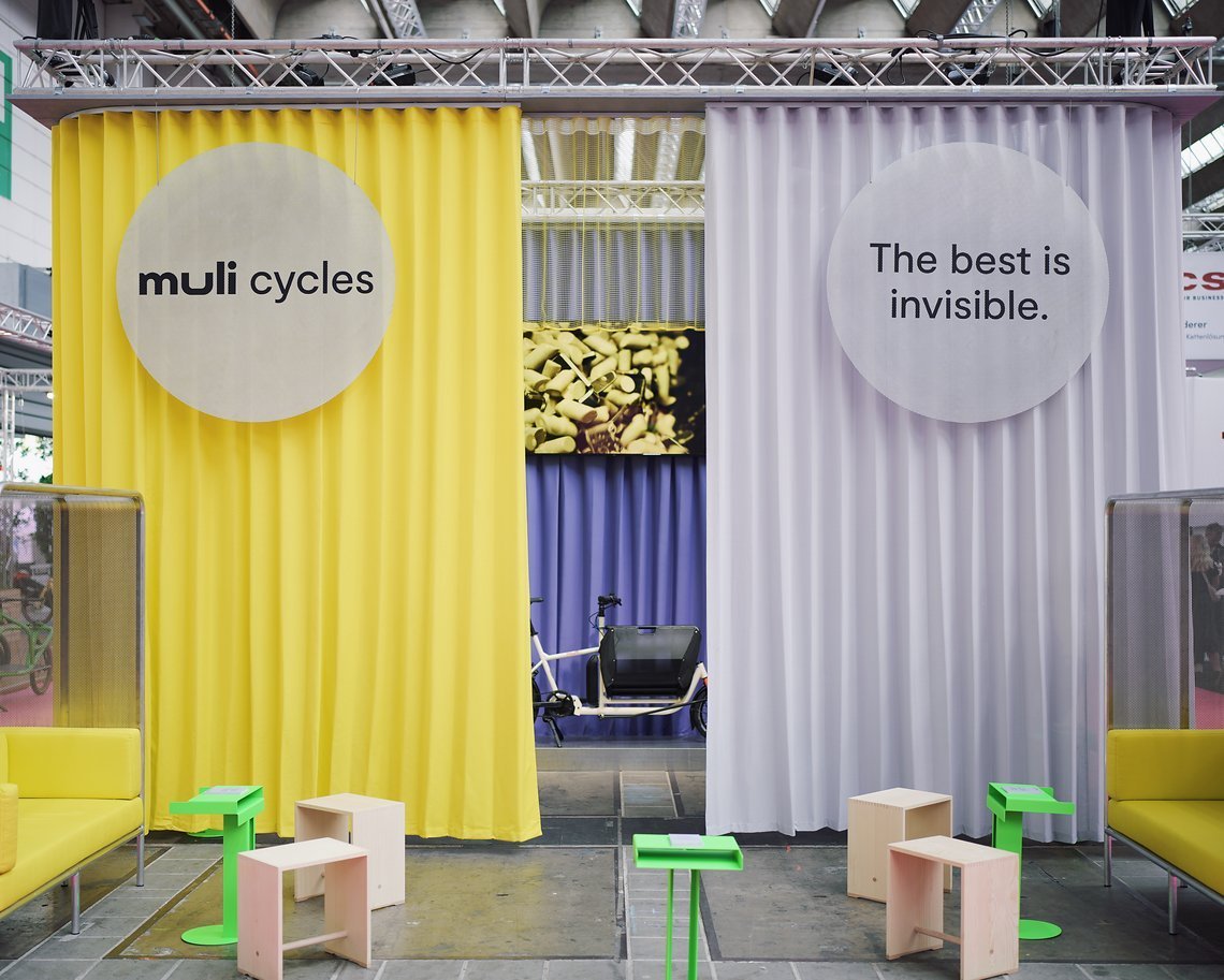 Messestand ohne Müll: Bei Muli Cycles hat man die Materialschlacht eines üblichen Messeauftritts nach Kräften vermieden. Bravi Muli!