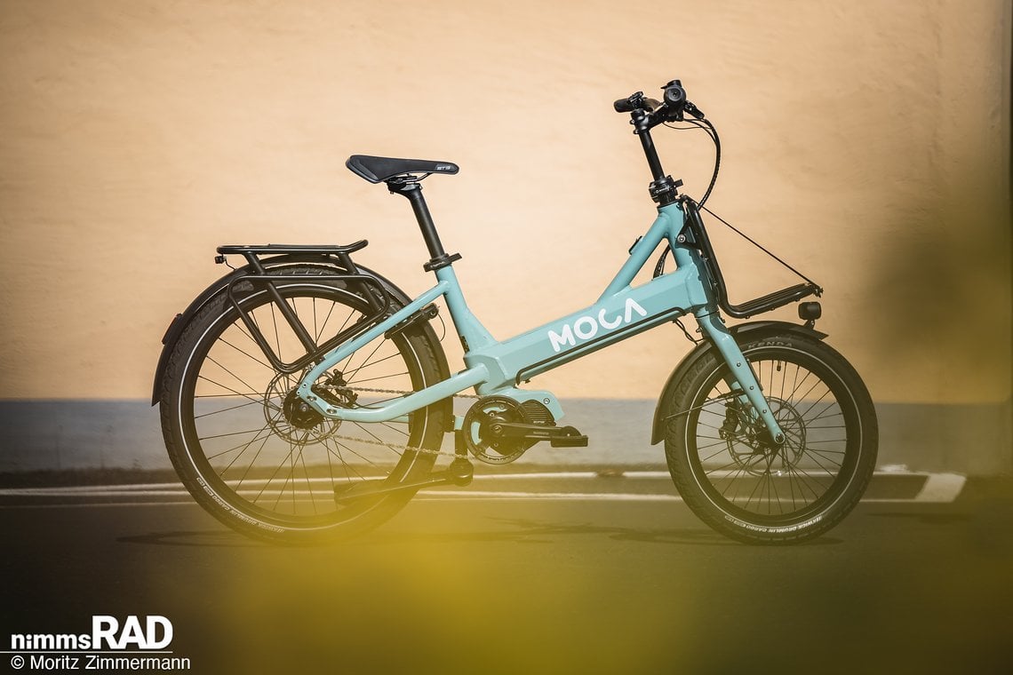 Das Moca Bike verwendet 26-Zoll-Bereifung hinten und 20-Zoll vorn für einen niedrigen Schwerpunkt bei beladenem Frontgepäckträger und gleichzeitig guten Rolleigenschaften.