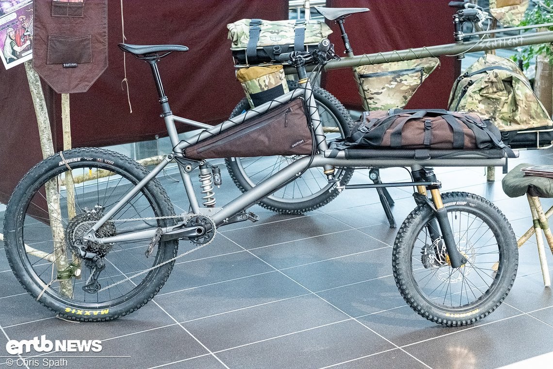Ein Hybrid aus einem Specialized Pitch (geiles Rad übrigens) und einem Omnium Mini-Max (auch ein geiles Rad übrigens).