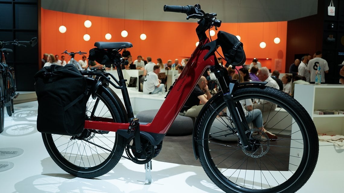 Charger5 und Nevo5: Riese & Müller bringt zwei überarbeitete Tourenräder für Alltag und Freizeit.