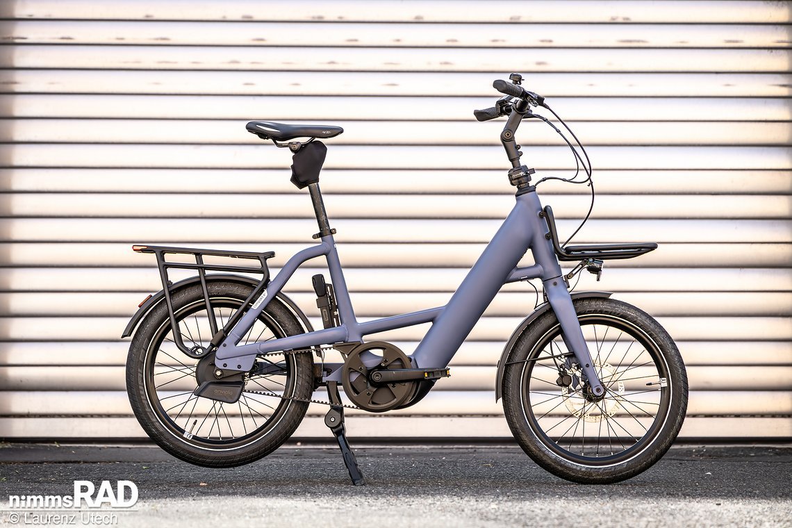Das Momentum Compakt E+ 1 wartet mit stufenloser Enviolo-Automatik, 75 Nm-Motor, gefederter Sattelstütze und klappbarem Lenker auf. Preis: 4.999 €, Gewicht: 28,7 kg.