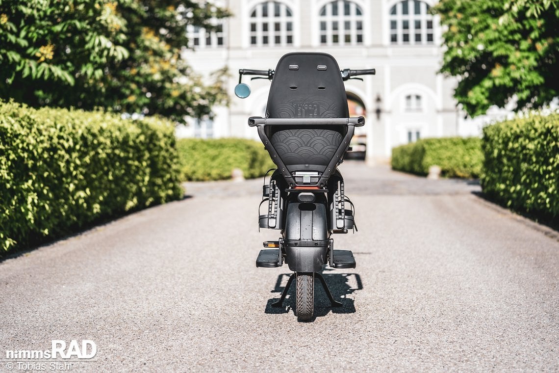 Vorteil Longtail-Lastenrad: Man ist nicht breiter und nur unwesentlich länger als mit einem konventionellen Fahrrad