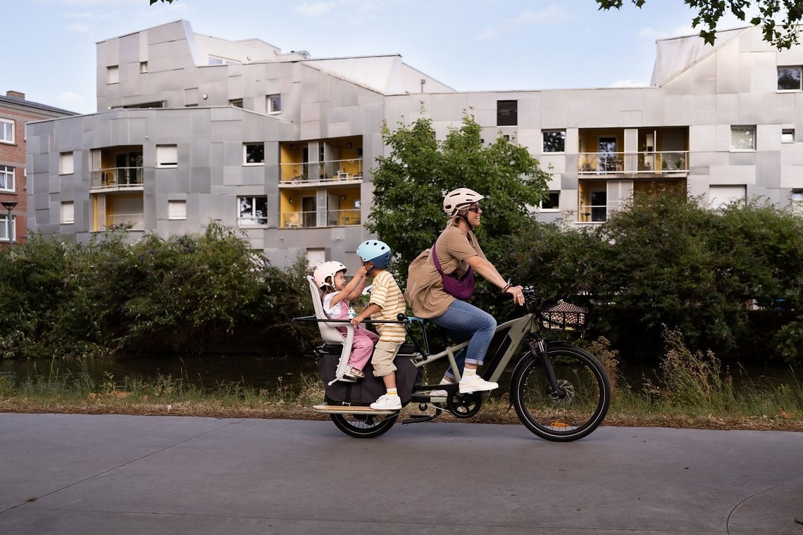 Das beliebte Longtail-Lastenrad von Decathlon hat spannende Upgrades bekommen und scheint seinen Siegeszug auf Europas Straßen fortzusetzen.