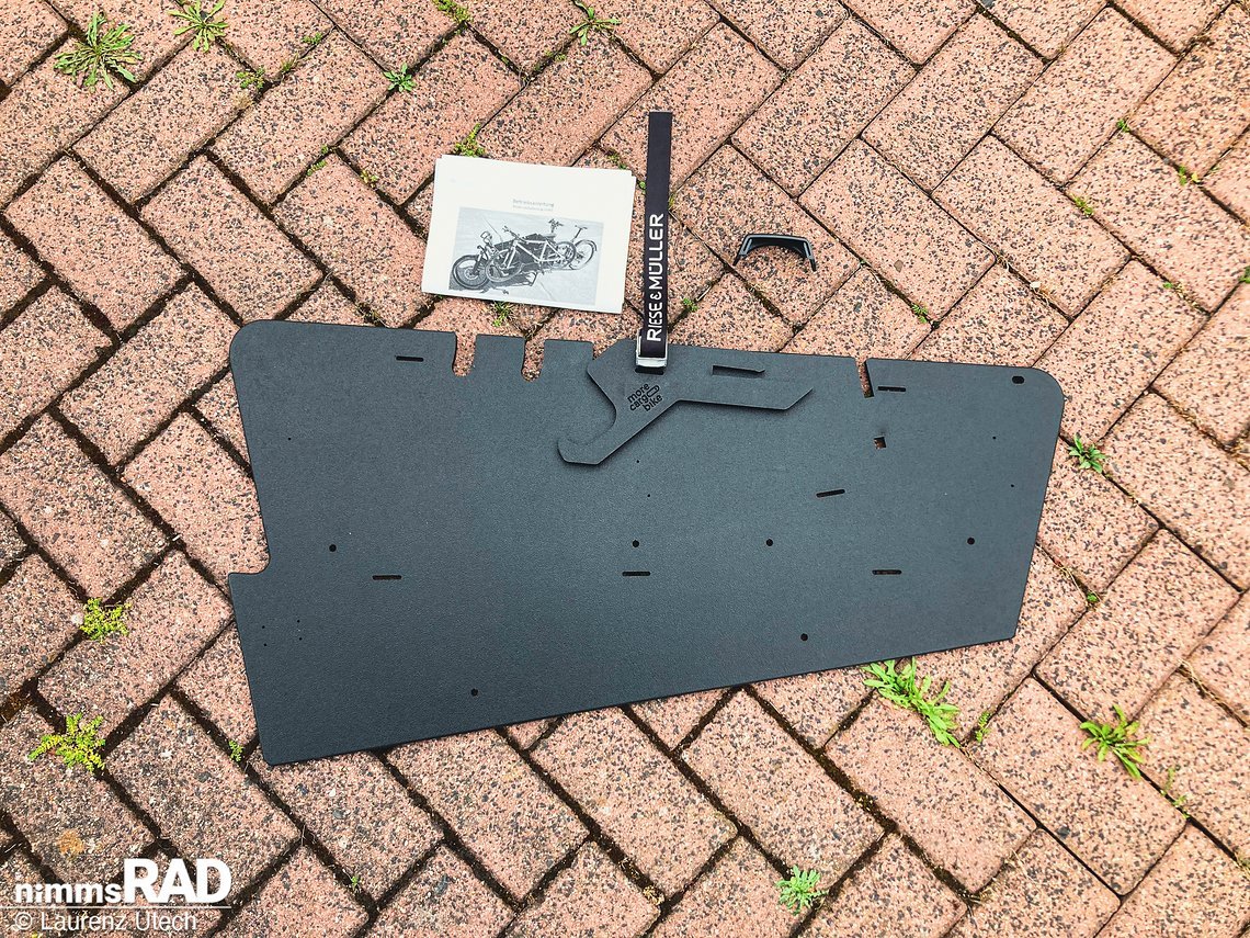 Die Kinderrad-Halterung ist quasi eine neue Seitenwand, welche das Original-Bauteil des Load ersetzt.