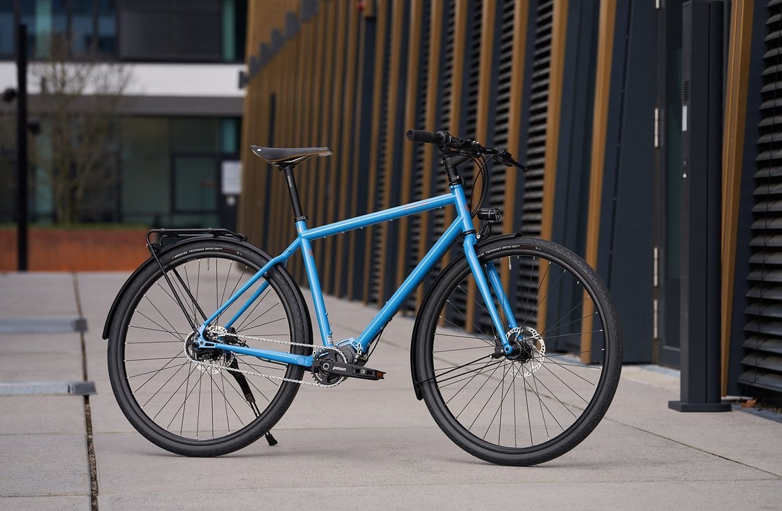 Das schöne Commuter Bike mit dem Pinion-Getriebe kann mit herkömmlicher Kette oder …