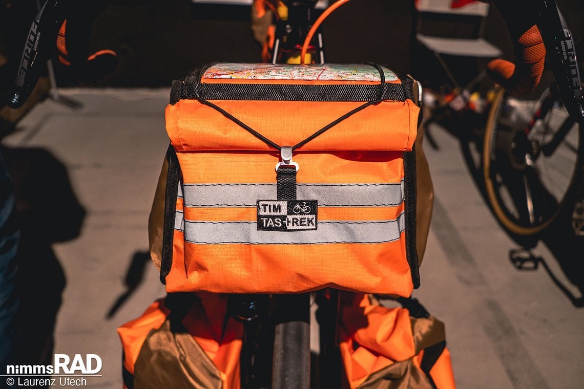 Tim Tas + Rek zeigten bunte Randonneurtaschen und -gepäckträger.