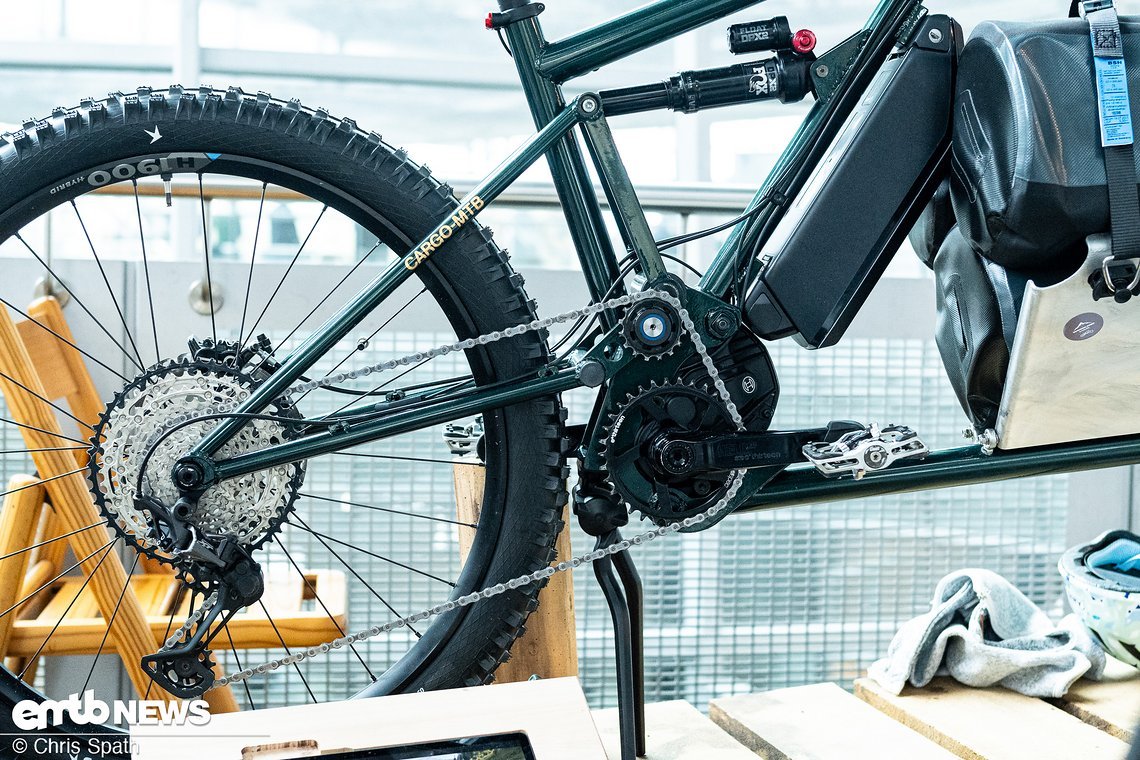 Highpivot-170-mm-Hinterbau und Motor treffen auf …
