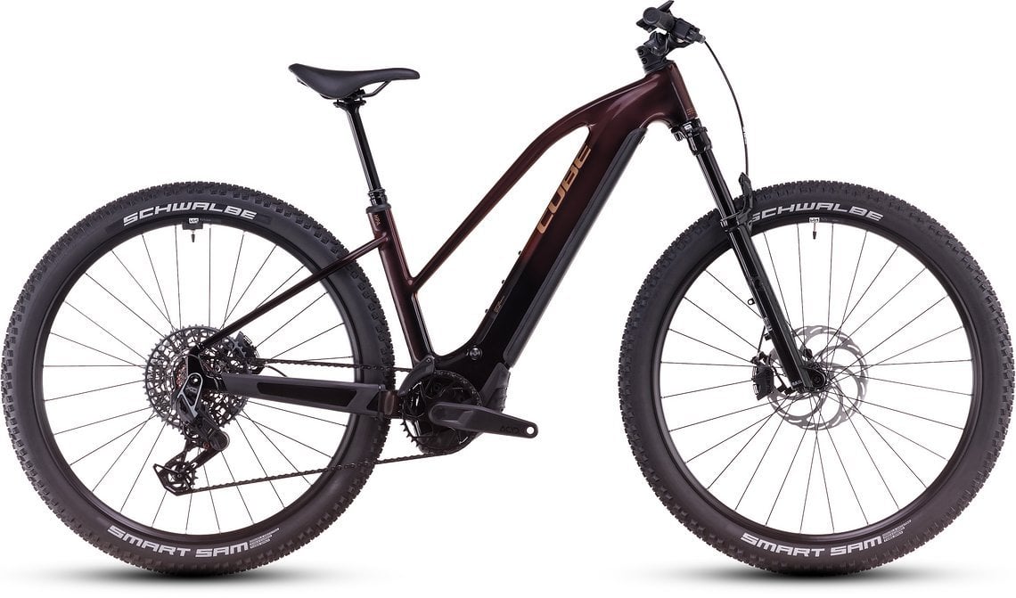 Das Cube Reaction Hybrid SLT E-Mountainbike-Hardtail kommt auch 2025 mit Bosch Performance Line CX Motor und integriertem PowerTube-Akku.