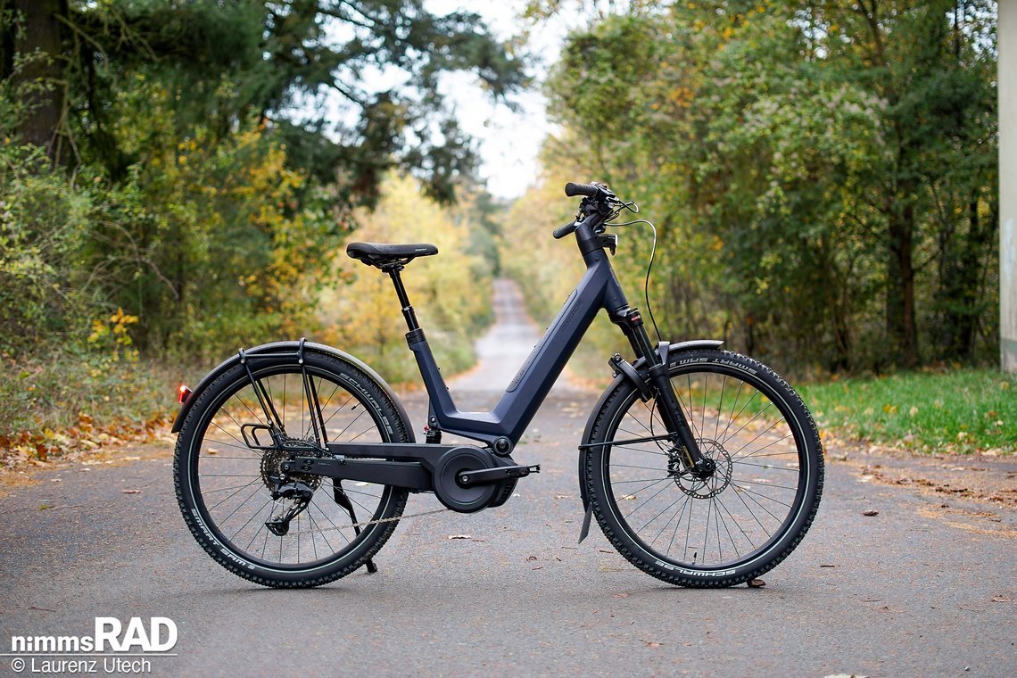 Elegant im Rahmen integriert: Der Bosch PowerTube 600 Wh Akku fügt sich nahtlos ins Design ein und soll Reichweiten von bis zu 135 Kilometern ermöglichen. Elegant im Rahmen integriert: Der Bosch PowerTube 600 Wh Akku fügt sich nahtlos ins Design ein und soll Reichweiten von bis zu 135 Kilometern ermöglichen.