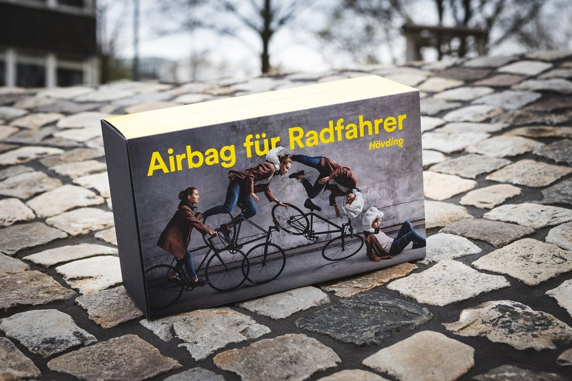 Der Helm, der ein Airbag ist: Hövding aus Schweden.