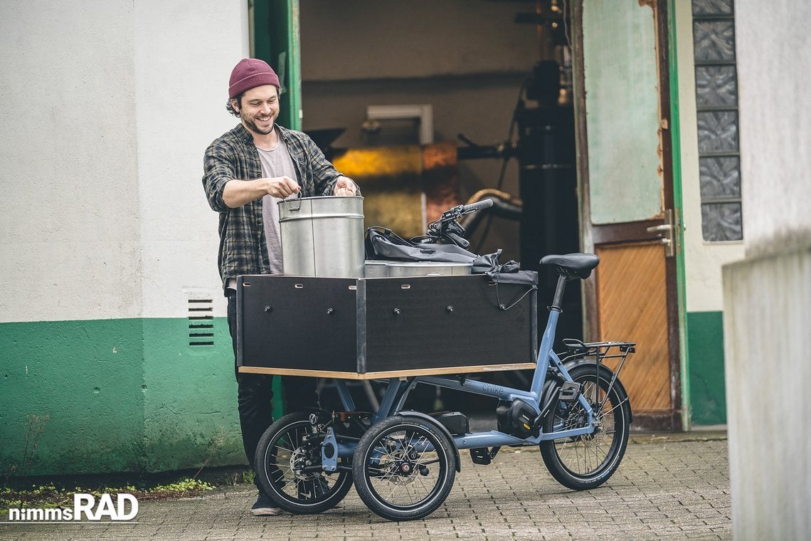 Das Bohnenkartell aus Essen hat seinen fair gehandelten, selbst gerösteten Kaffee bisher per Schubkarre in die zwei Cafés geliefert.