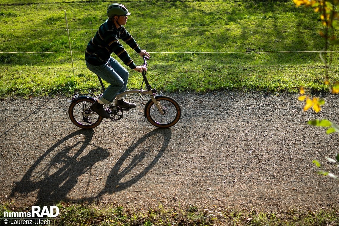 Nicht nur die breiteren und größeren Reifen sorgen für mehr Fahrspaß und Sicherheit, sondern auch die knackigen Bremsen.