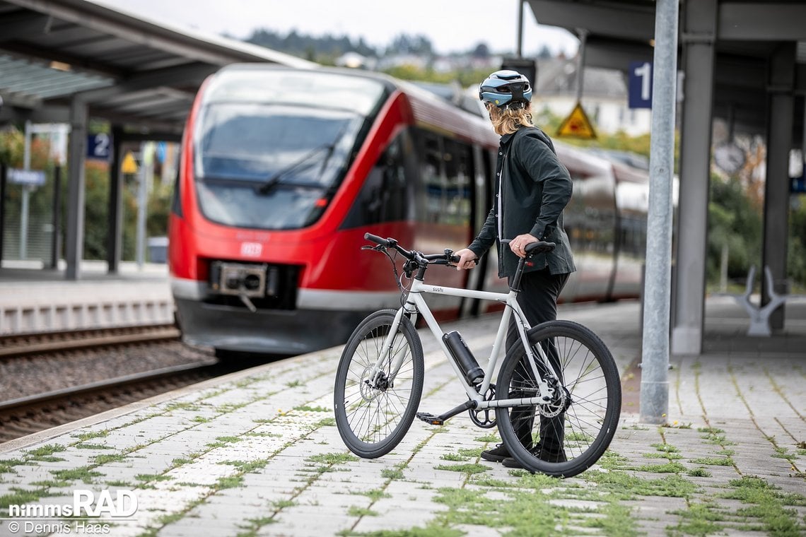 … ebenso leicht ist es, das Maki auf den Bahnsteig zu tragen.