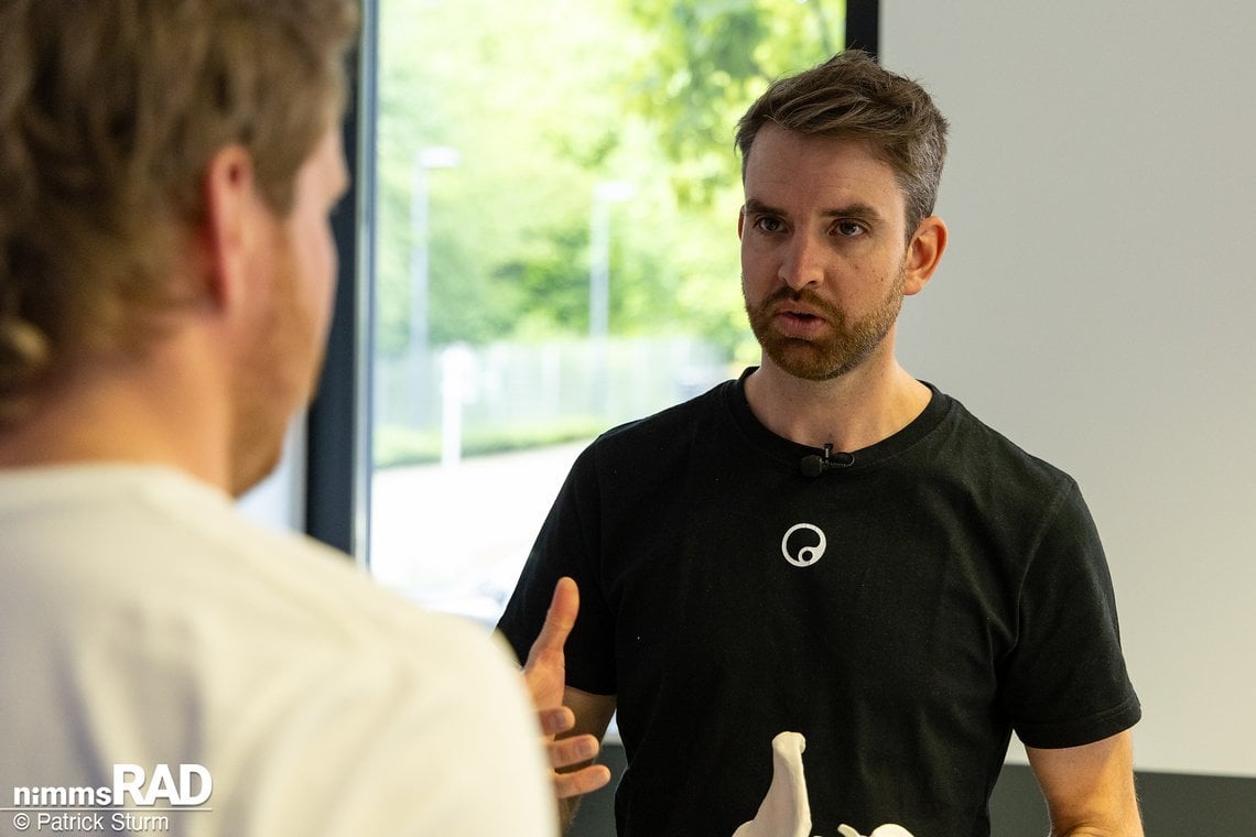 Simon Schumacher, Head of Ergonomics bei Ergon erklärt uns, woher die häufigsten Radfahrbeschwerden kommen und wie man sie vermeiden kann.