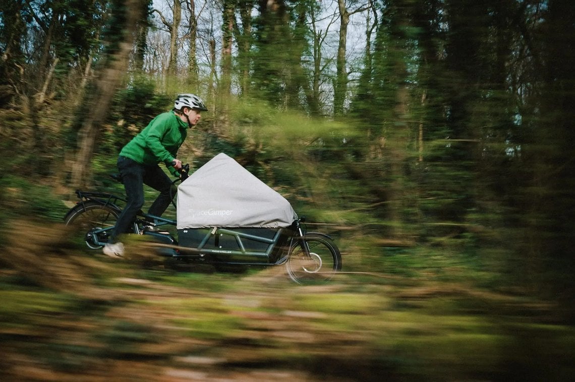 Die Vielseitigkeit des Riese & Müller Load bietet das optimale Fundament für ein Camper-Bike.