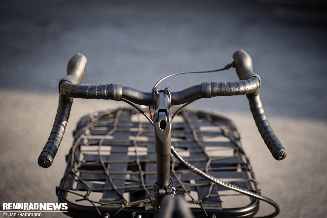 Das Gravit Cockpit ist Gravel typisch leicht ausgestellt