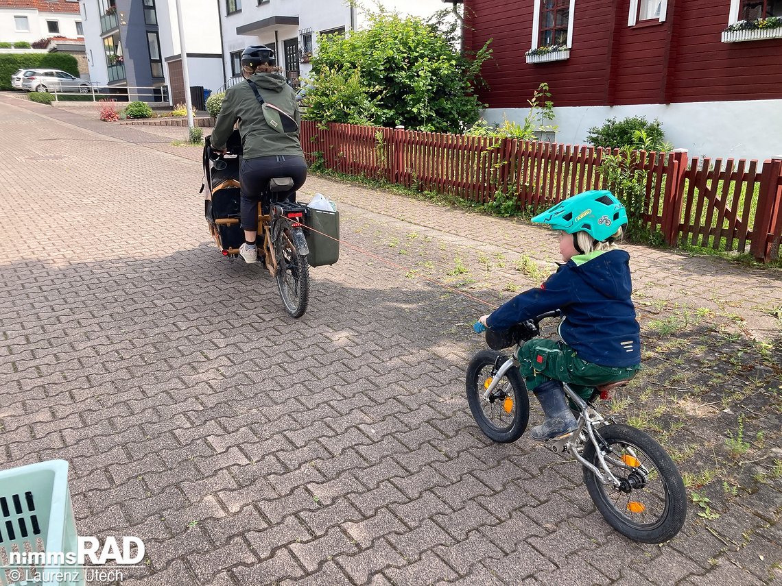 Das Kommit Bike Zugsystem macht das gemeinsame Radfahren mit Kindern sicher und spielerisch – ideal für den Alltag auf dem E-Bike.