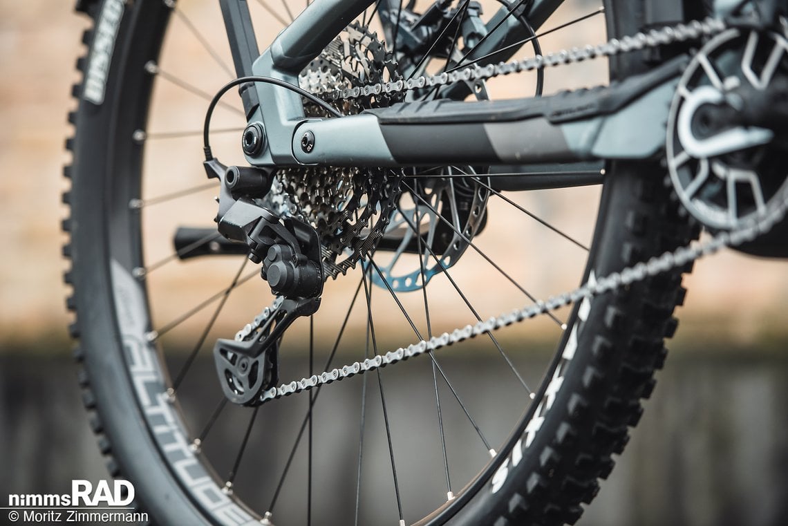 Geschaltet wird mit Shimano XT 11-Gang-Schaltung.