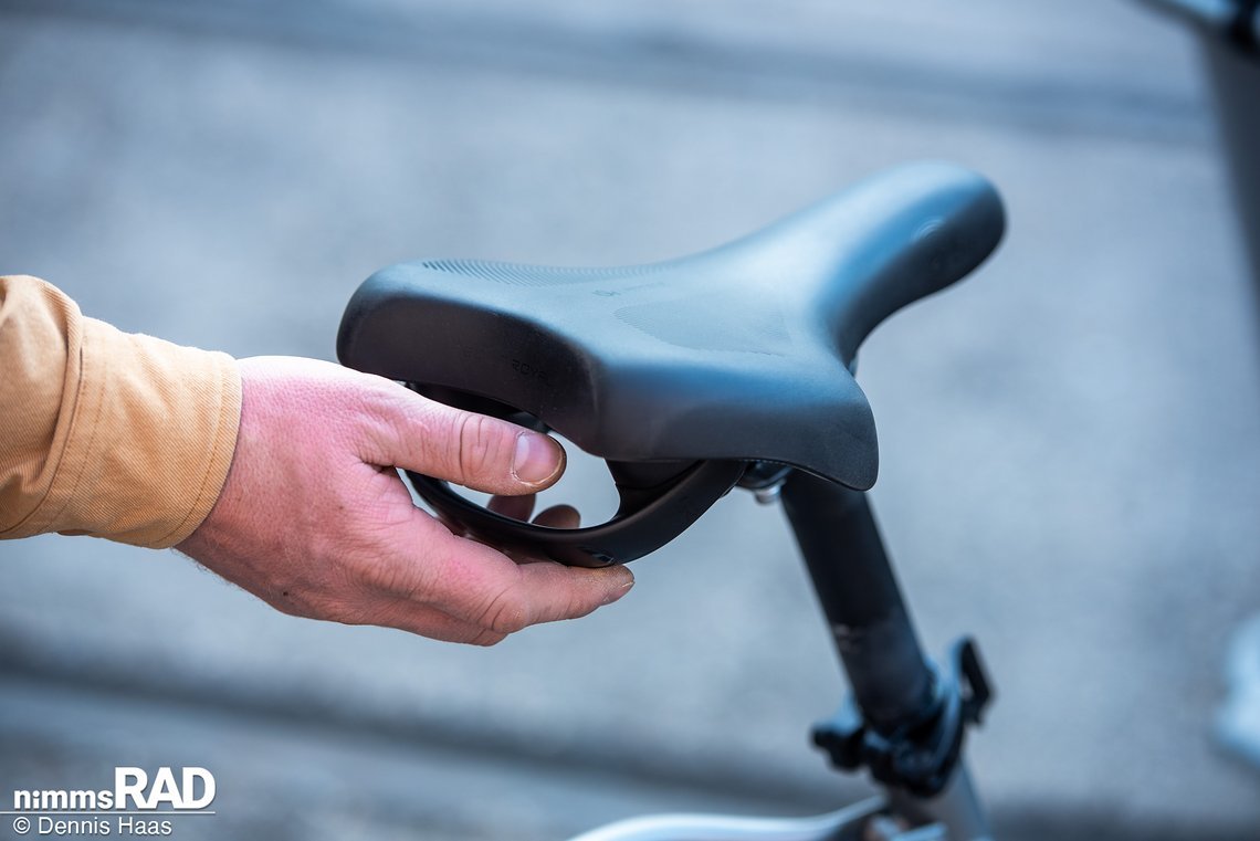 Der Selle Royal Orbis bietet einen praktischen Griff zum Schieben oder Versetzen des Bikes.