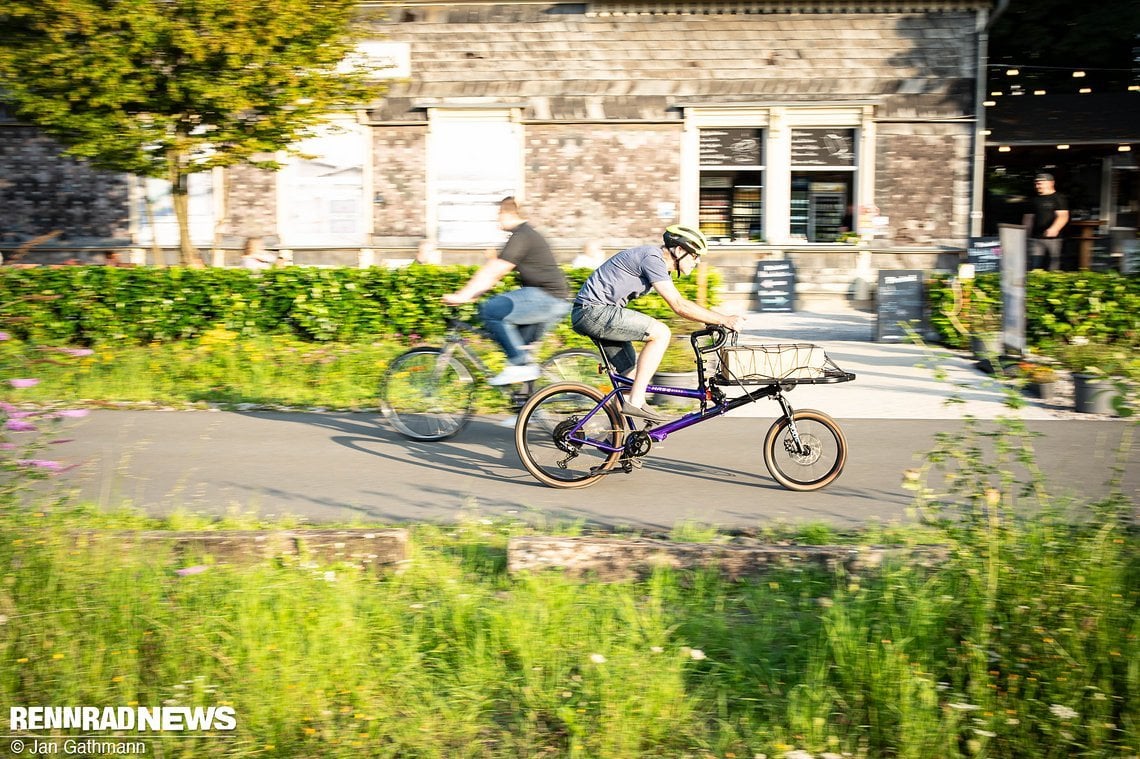 Die Sitzposition ist selbst in der tiefen Stellung entspannter als auf fast allen Gravel Bikes.