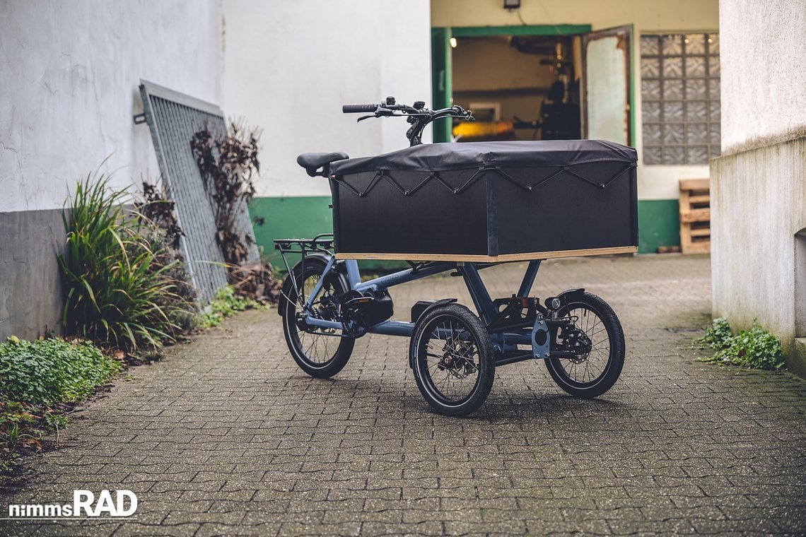 Das Chike E-Cargo ist ein kompaktes dreirädriges E-Lastenrad mit Shimano Steps Cargo-Motor und 80 kg max. Zuladung.