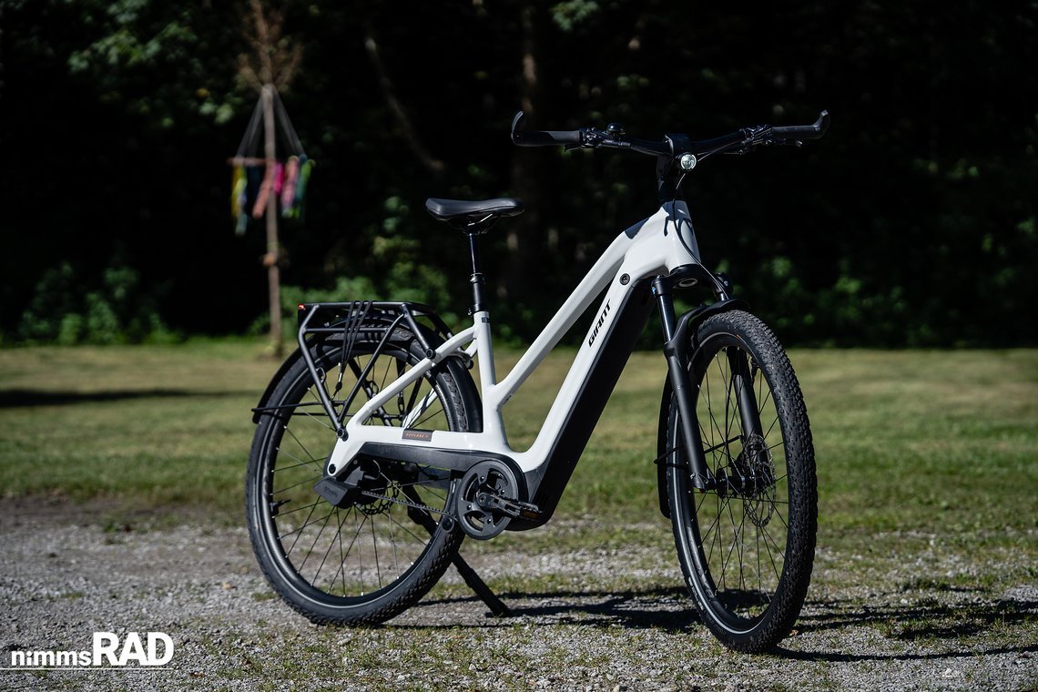100 mm SR Suntour-Federgabel und breite Reifen bis 62 mm machen das Explore E+ zum echten Crossover-Bike.