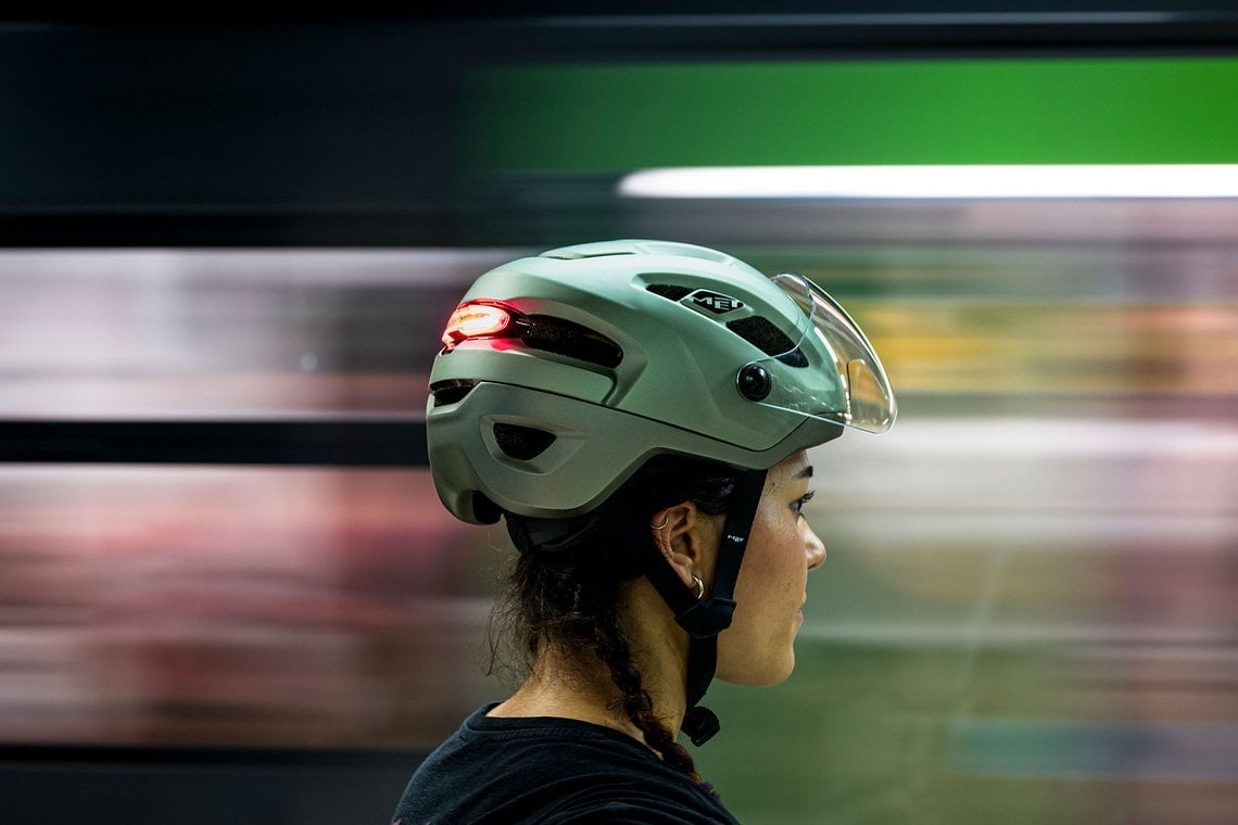 Das Rücklicht am Intercity Mips ist dank Magneten leicht abzunehmen.