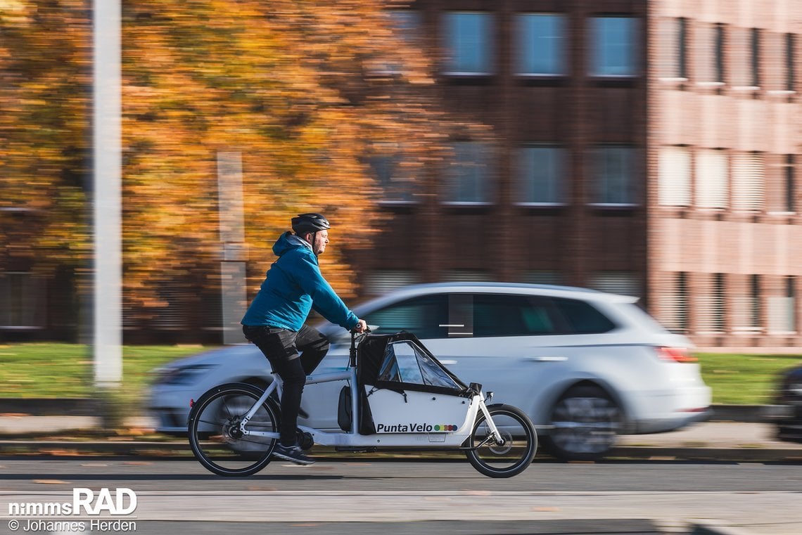 Das Larry vs Harry eBullitt zeichnet sich durch eine schnelle Beschleunigung und hohe Endgeschwindigkeiten aus.