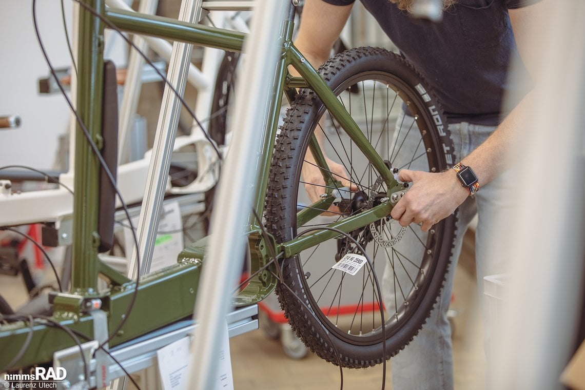 Die kompakten Cargobikes werden von den Monteuren bei Sblocs mit großer Sorgfalt montiert und im Vieraugenprinzip gegengecheckt.