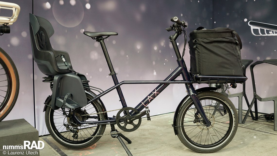 Design trifft Funktion: LAX zeigt den neuen Riemenantrieb und das Hunde-Inlay für stilvolle City-Fahrten mit dem Vierbeiner.