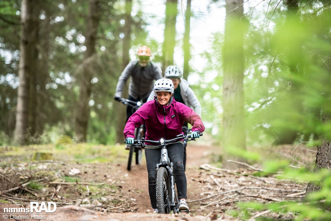 Um das Fahrverhalten abseits befestigter Wege zu beurteilen, haben wir die sportlichen Nutzfahrzeuge genau dort getestet.