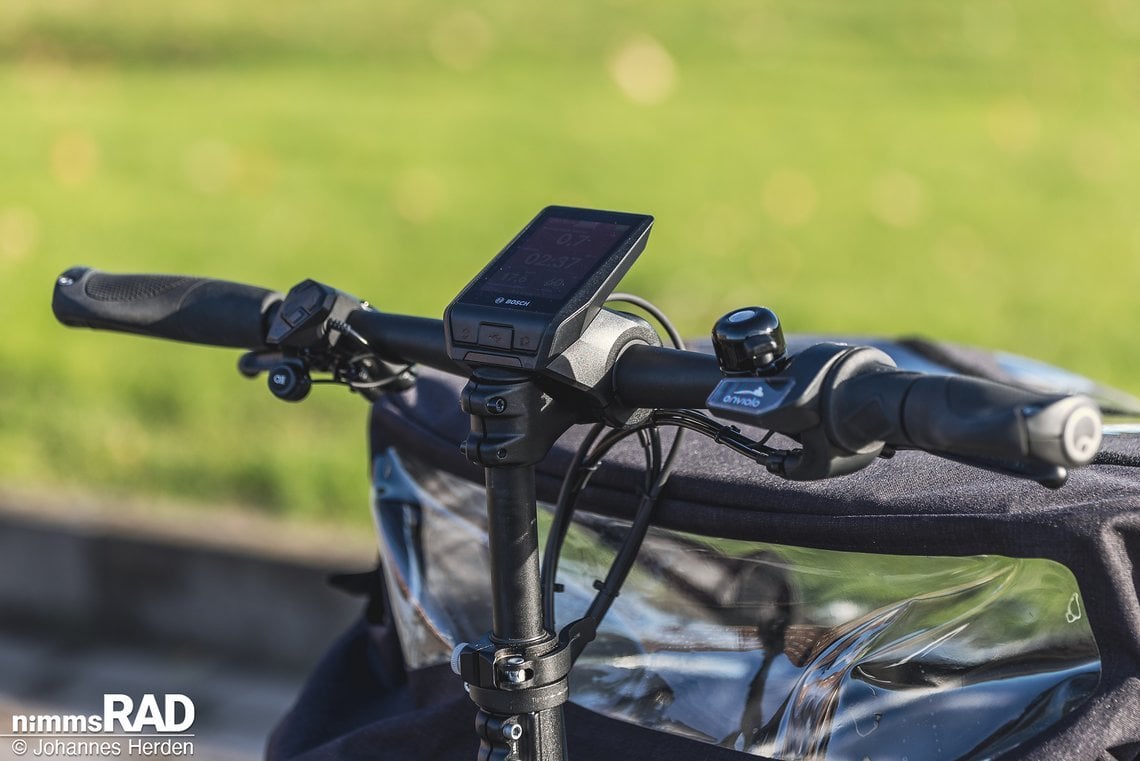 Das Cockpit lässt sich bei jedem Fahrer:innenwechsel dank des speziellen Satori-Vorbaus in der Höhe verstellen.