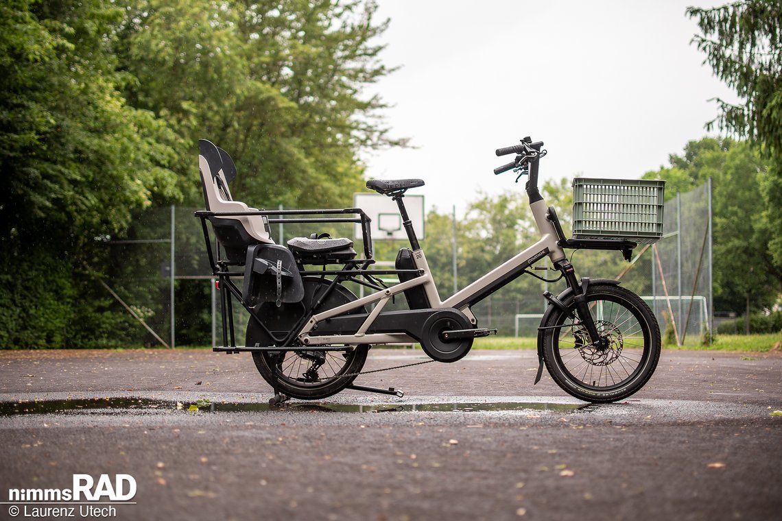 Das neue Moustache Lundi 20 Cargo kommt mit einem komplett neuen Rahmen, 20"-Bereifung und einer ausgeklügelten Abstellvorrichtung daher.