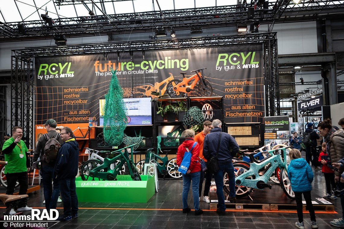 Der Igus/RCYL-Stand auf der Cyclingworld: Wir fragen uns, wer wohl all die Fischernetze aus den Ozeanen fischt?