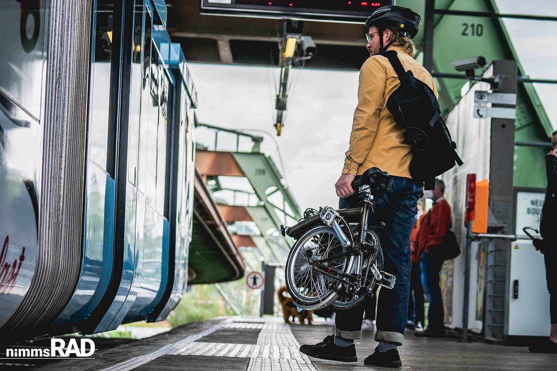 Nicht am Brompton befestigt, lässt sich der Messenger Bag lässig als Umhängetasche tragen.