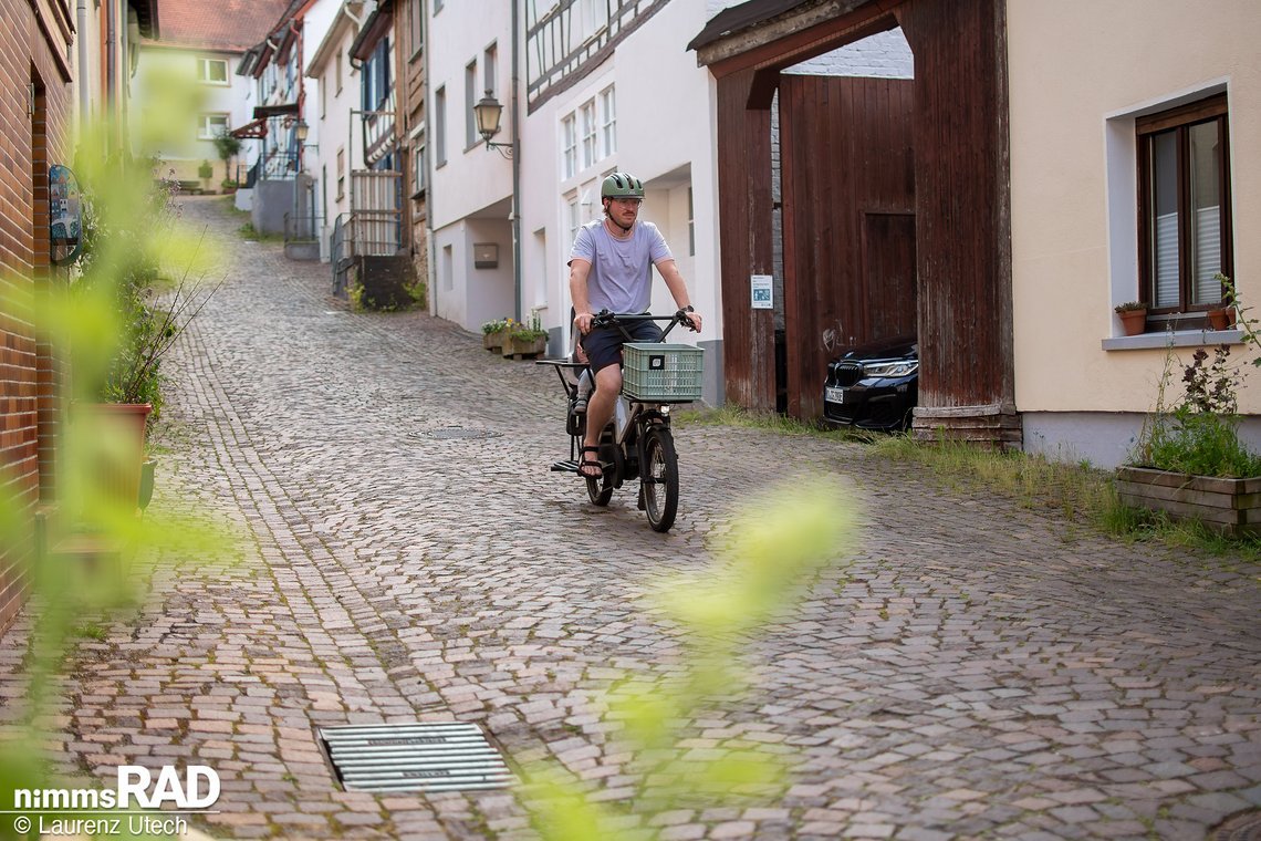 Volle Beladung, volle Kontrolle: Selbst mit zwei Kindern und Gepäck bleibt das Lundi souverän und stabil.