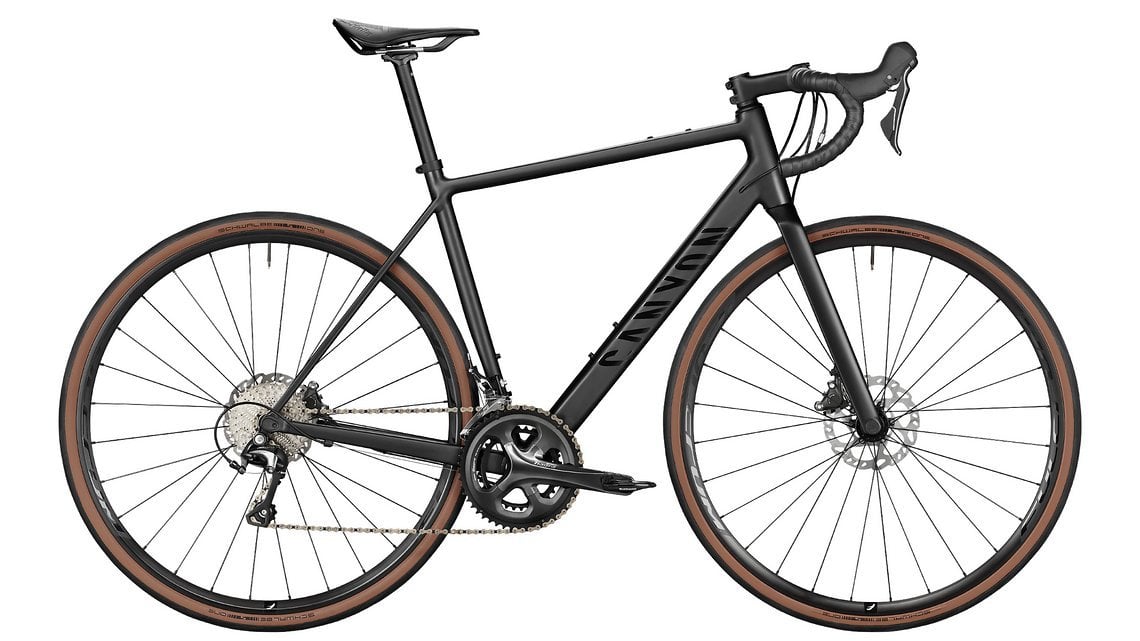 Das Canyon Endurace 6 kommt mit Alurahmen in Carbonoptik, hydraulischen Scheibenbremsen und Shimano Tiagra-Gruppe.