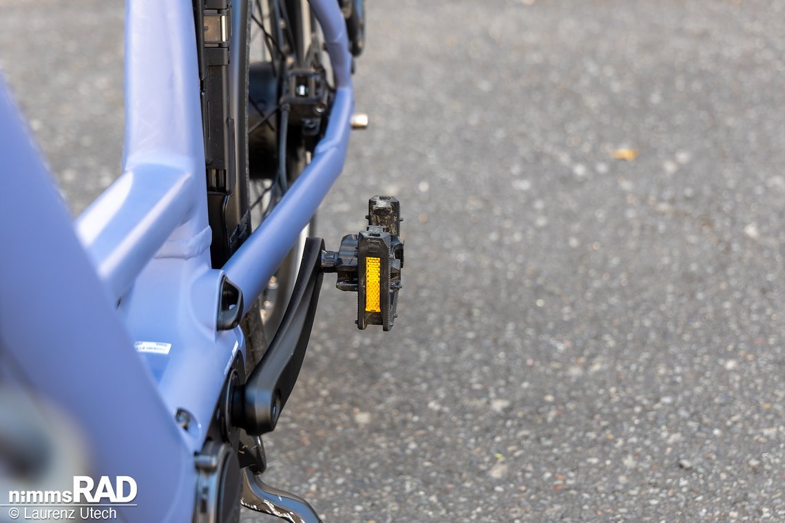 … die Pedale einklappen – so passt das Momentum selbst in enge Hausflure oder den Kofferraum.