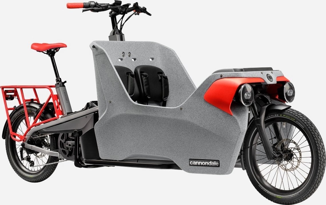 Das Cannondale Wonderwagen Neo ist ein modern interpretiertes Longjohn mit auffälliger Frontbeleuchtung und einem hohen maximalen Systemgewicht von 250 kg.