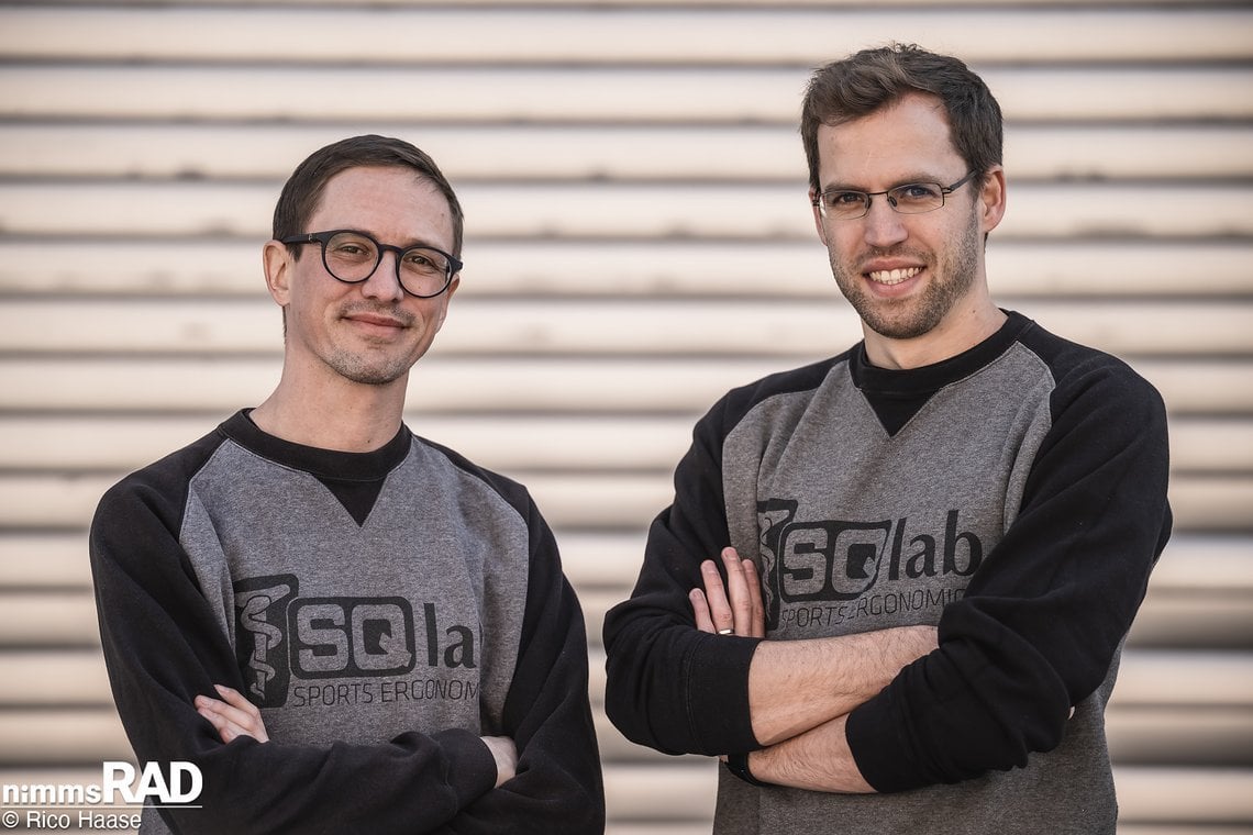 SQlab Marketing-Fuzzi Bastian und Entwicklungsleiter Lukas stellen uns ihre neuen Produkte vor.