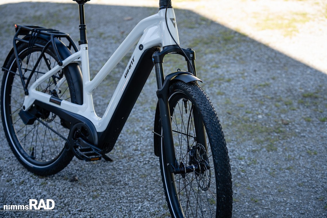 SR Suntour XCR34 und Shimano Deore XT 4-Kolbenbremsen sorgen für Kontrolle auf jedem Untergrund.