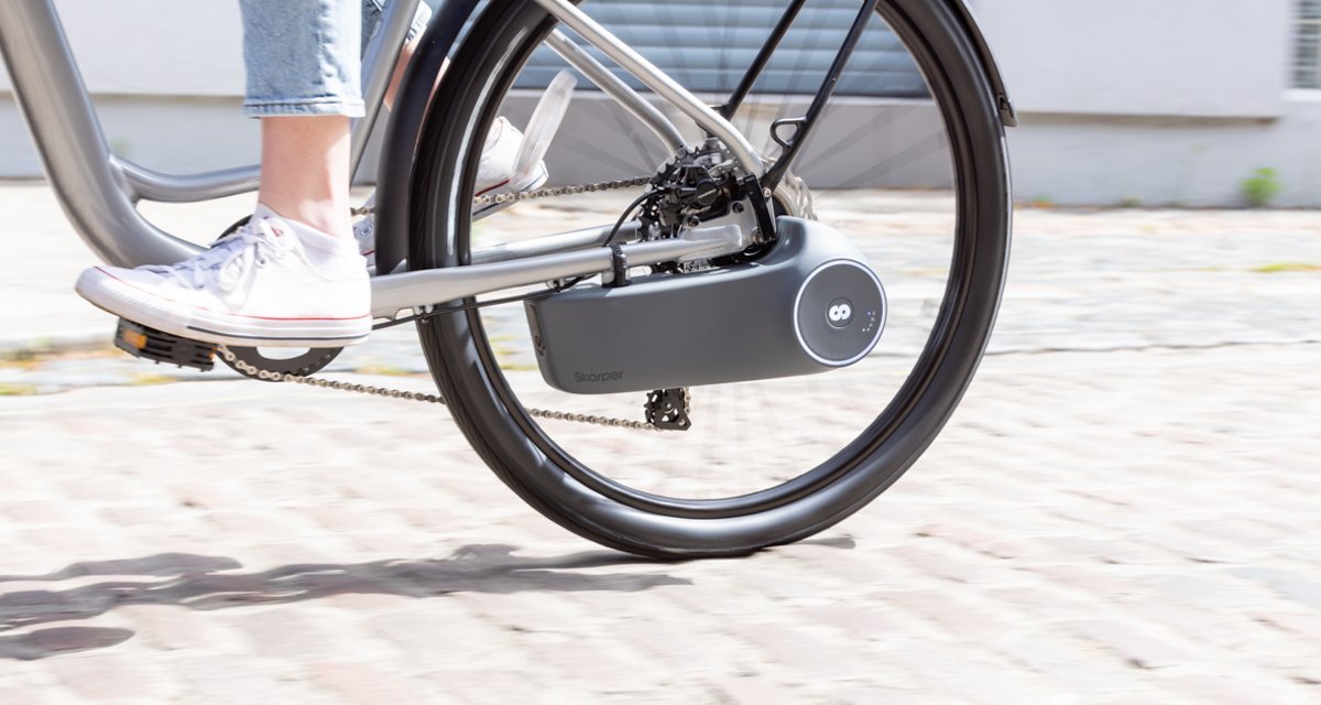 Skarper E-Bike-Motor zum Nachrüsten wird an die Bremsscheibe geclippt