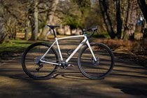 Titelbild: Specialized Crux DSW Test:  Alu Gravel Bike leicht gemacht