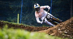 Artikelbild: Downhill World Cup 2025 – Bielsko Biala: Pole-Dance – Fotostory vom Training