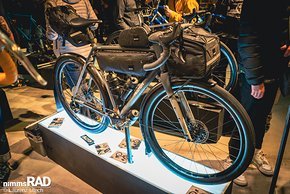Echte Spezialisten für Bikepacking-Gabeln und passende Gepäckträger sind Allygn