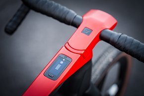 Integration durchgespielt: Das gut ablesbare TQ E-Bike-Display liegt im Oberrohr versenkt.