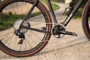 Der SRAM Force XPLR AXS 1x12 Antrieb ist für starke Waden übersetzt.